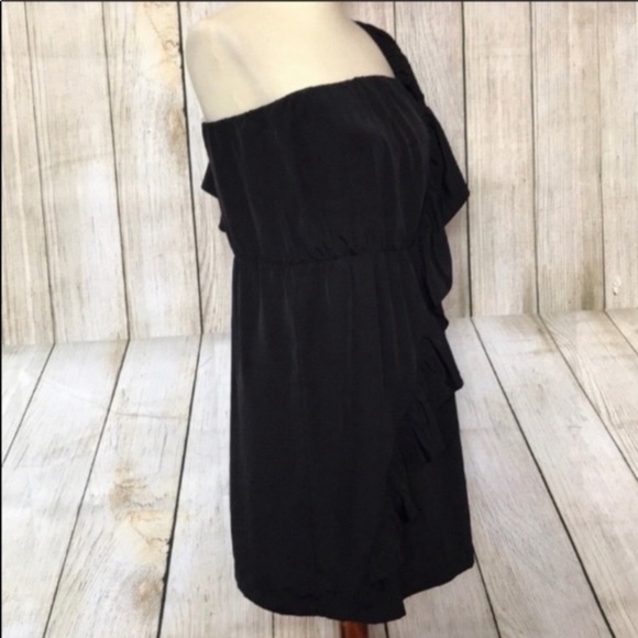 One shoulder black ruffle detail dress - Picture 4 of 7